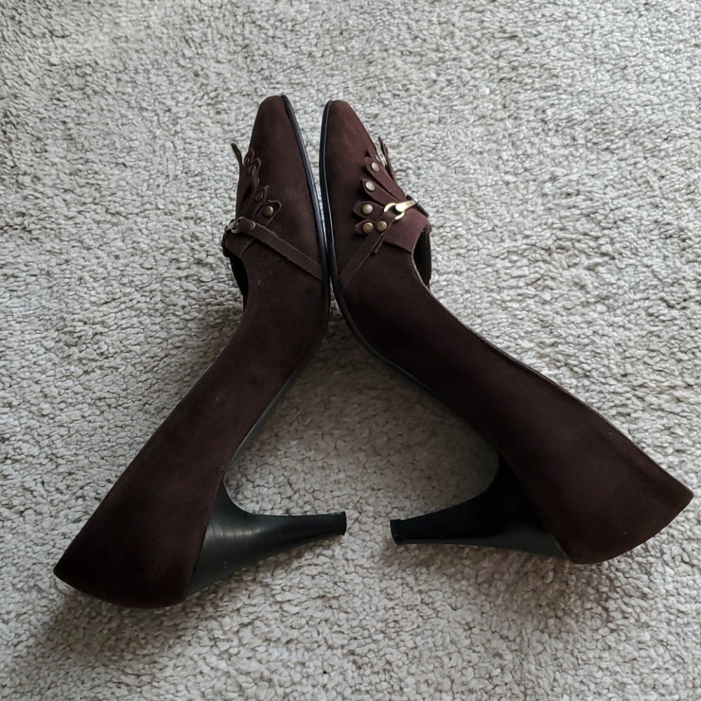 !!! HOST PICK!!!/10 Queen Suede Shoes - Picture 4 of 13
